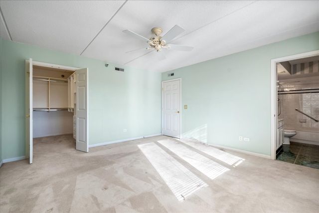 7071 W Touhy Avenue 403, Niles, IL 60714