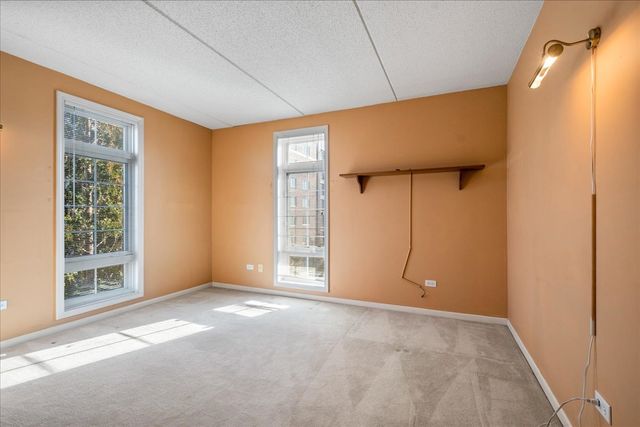 7071 W Touhy Avenue 403, Niles, IL 60714