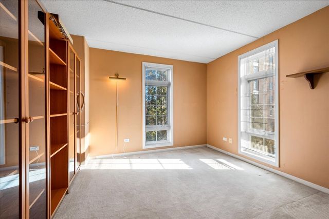 7071 W Touhy Avenue 403, Niles, IL 60714