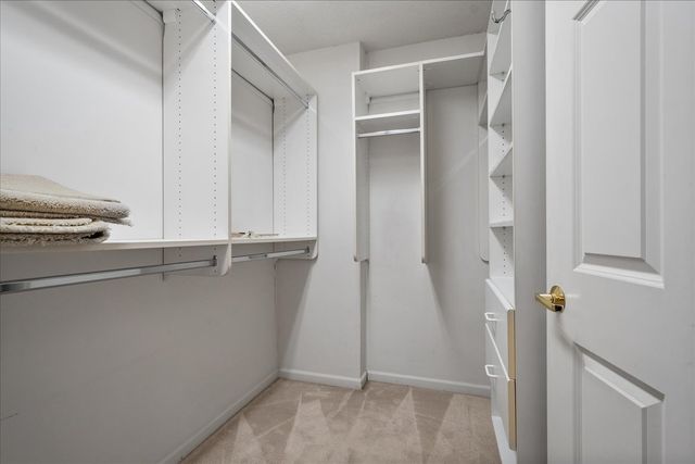 7071 W Touhy Avenue 403, Niles, IL 60714