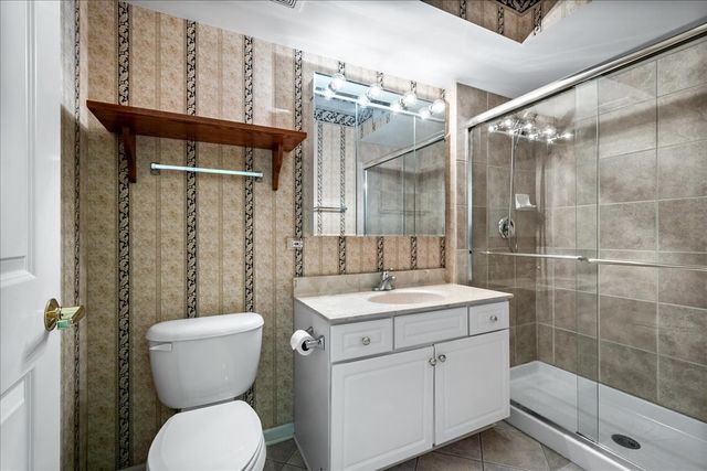 7071 W Touhy Avenue 403, Niles, IL 60714