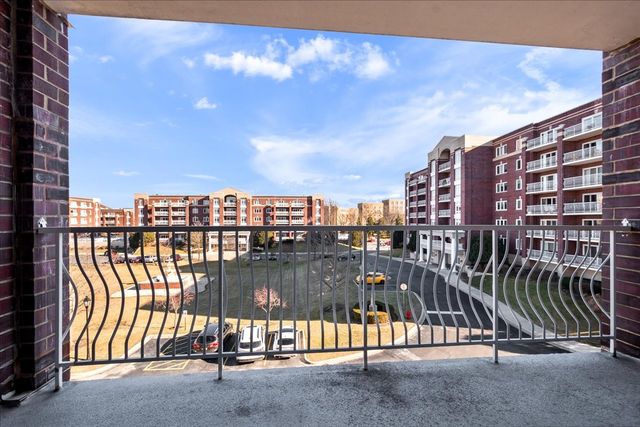 7071 W Touhy Avenue 403, Niles, IL 60714