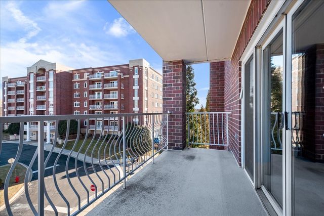 7071 W Touhy Avenue 403, Niles, IL 60714