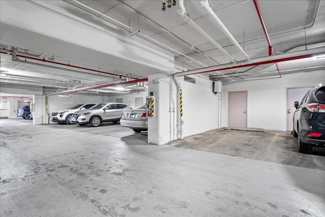 7071 W Touhy Avenue 403, Niles, IL 60714