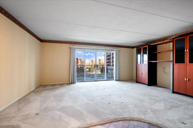 7071 W Touhy Avenue 403, Niles, IL 60714