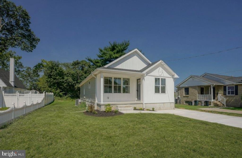 127 NEWTON AVE, GIBBSTOWN, NJ 08027 — exterior