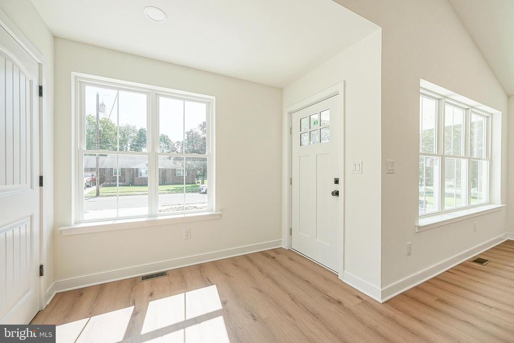 127 NEWTON AVE, GIBBSTOWN, NJ 08027 — photo 2