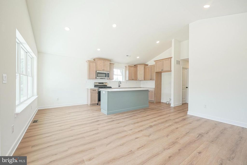 127 NEWTON AVE, GIBBSTOWN, NJ 08027 — photo 4