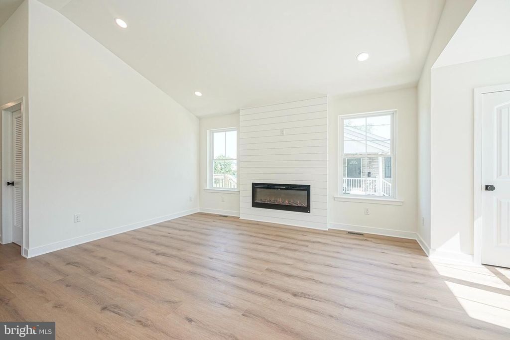 127 NEWTON AVE, GIBBSTOWN, NJ 08027 — photo 5