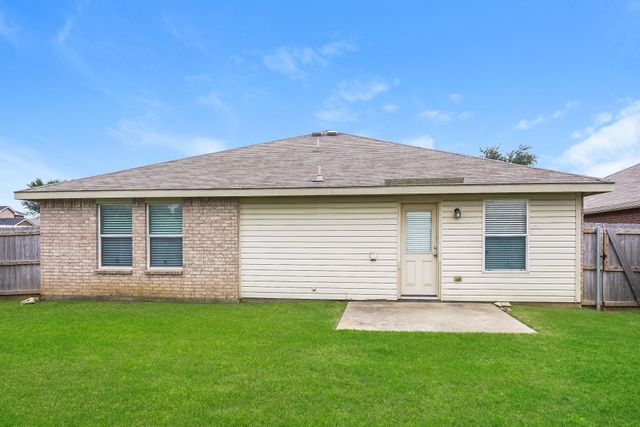 1100 Cottonwood Drive, Crowley, TX 76036