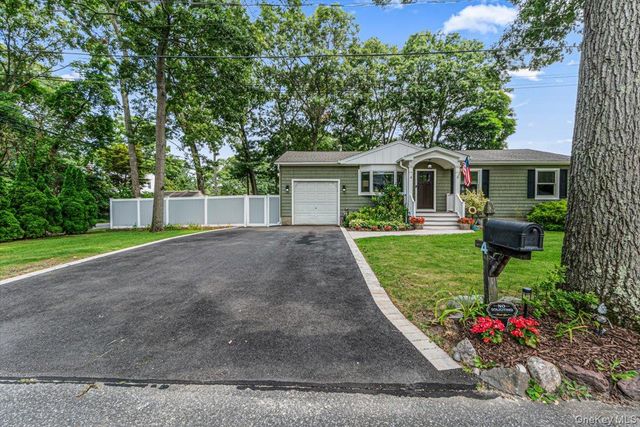 4 Coleman Avenue, Patchogue, NY 11772