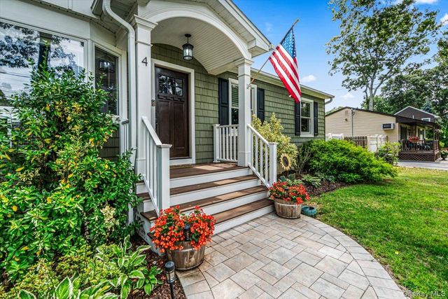 4 Coleman Avenue, Patchogue, NY 11772