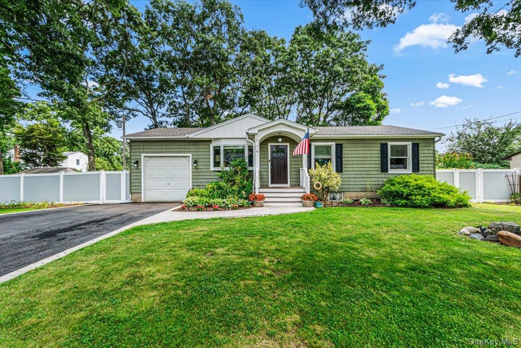4 Coleman Avenue, Patchogue, NY 11772