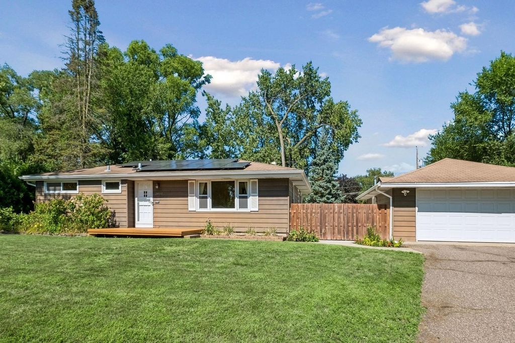 2400 W 110th Street, Bloomington, MN 55431 — exterior