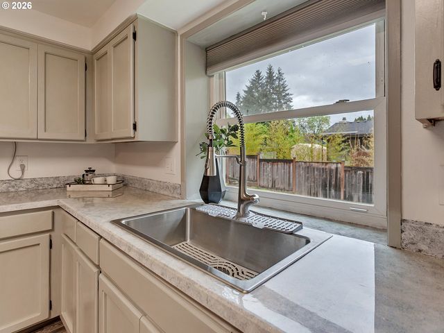 8520 Sw MONTICELLO St, Beaverton, OR 97008