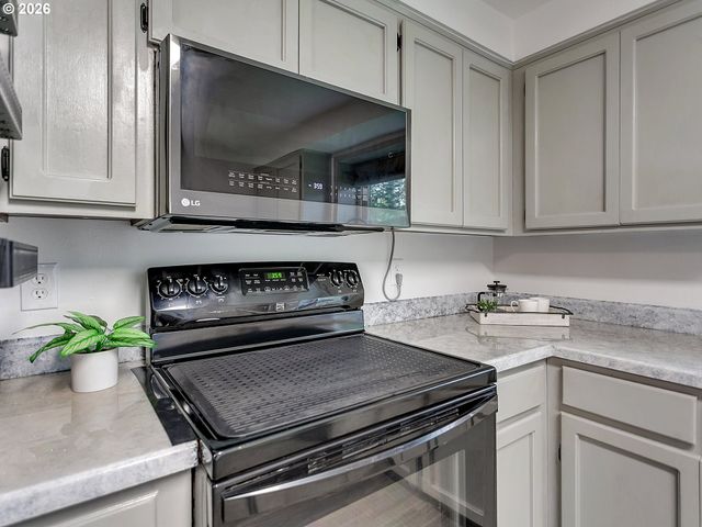 8520 Sw MONTICELLO St, Beaverton, OR 97008