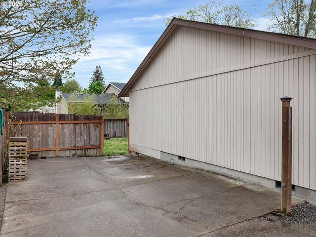 8520 Sw MONTICELLO St, Beaverton, OR 97008