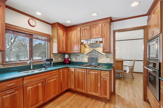 690 Dunhill Drive, Buffalo Grove, IL 60089