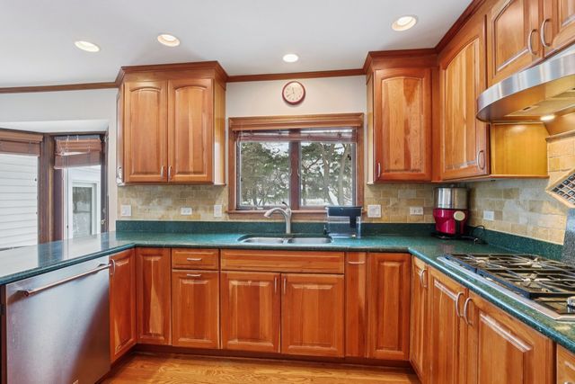 690 Dunhill Drive, Buffalo Grove, IL 60089