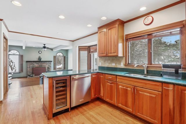 690 Dunhill Drive, Buffalo Grove, IL 60089