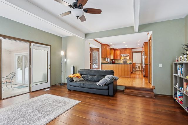 690 Dunhill Drive, Buffalo Grove, IL 60089