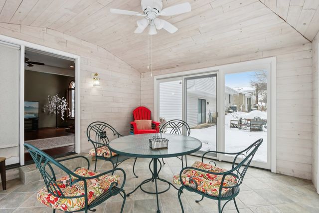 690 Dunhill Drive, Buffalo Grove, IL 60089