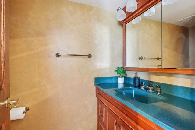 690 Dunhill Drive, Buffalo Grove, IL 60089