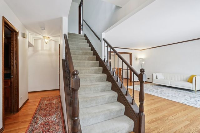 690 Dunhill Drive, Buffalo Grove, IL 60089