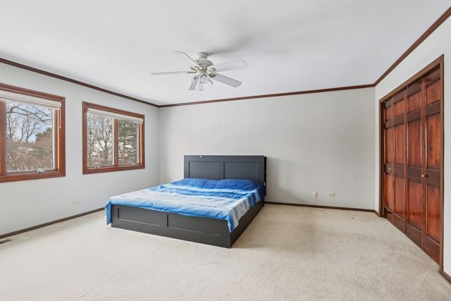 690 Dunhill Drive, Buffalo Grove, IL 60089