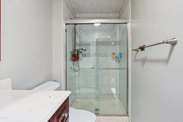 690 Dunhill Drive, Buffalo Grove, IL 60089