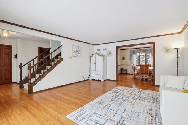 690 Dunhill Drive, Buffalo Grove, IL 60089