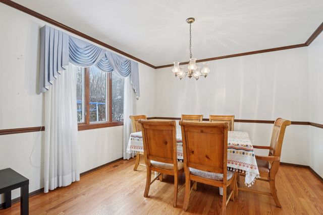 690 Dunhill Drive, Buffalo Grove, IL 60089