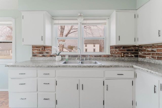 903 SMITH STREET, New London, WI 54961