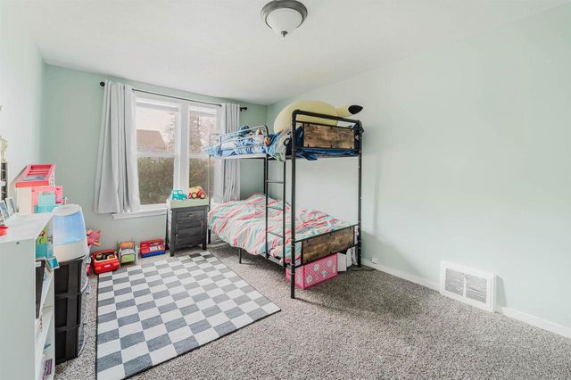 903 SMITH STREET, New London, WI 54961