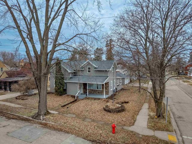 903 SMITH STREET, New London, WI 54961