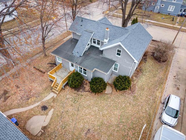 903 SMITH STREET, New London, WI 54961