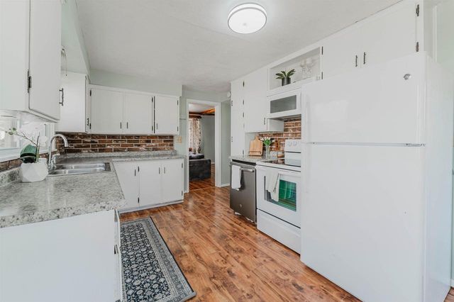 903 SMITH STREET, New London, WI 54961