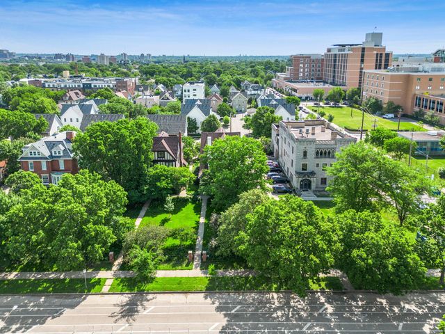 2439 Park Avenue F, Minneapolis, MN 55404