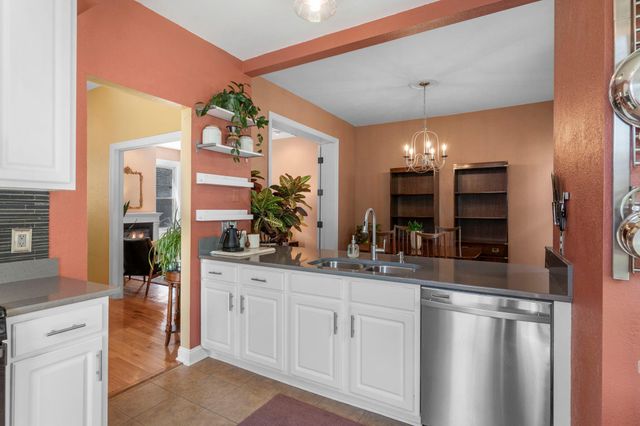 2439 Park Avenue F, Minneapolis, MN 55404