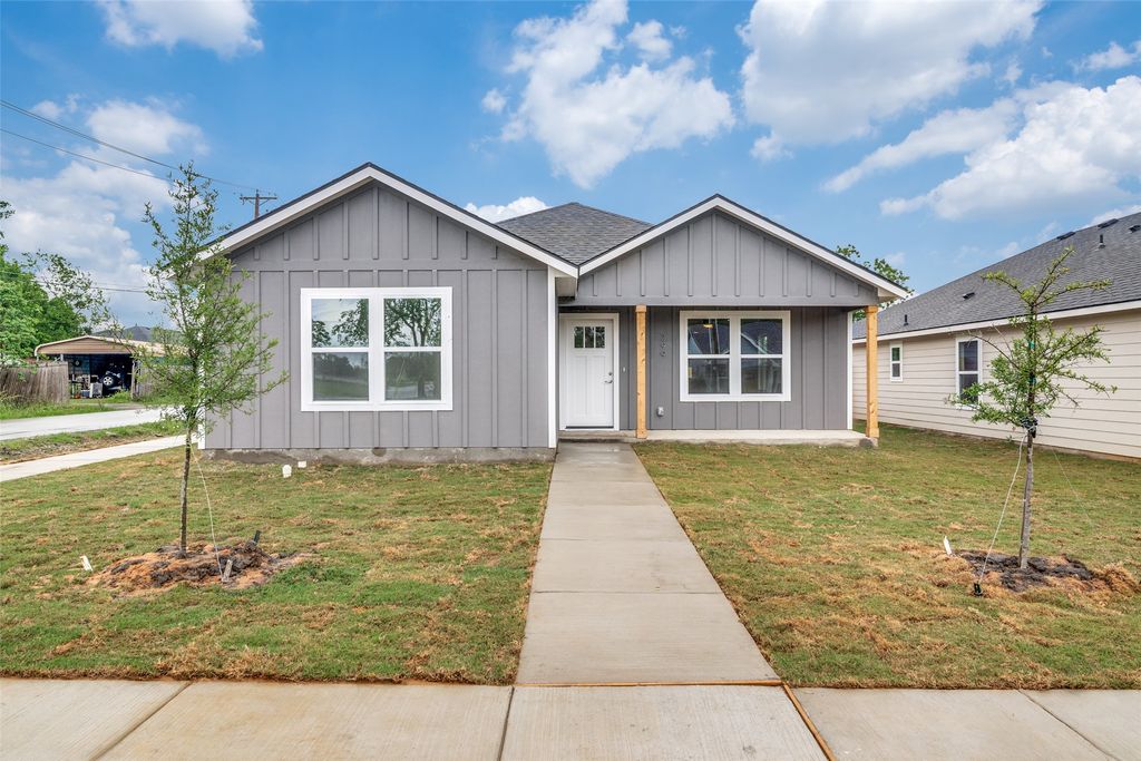 299 Stallings Street, Terrell, TX 75160