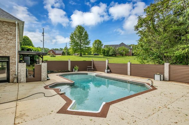 1094 Paradise Dr, Greenbrier, TN 37073