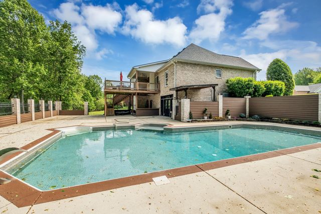 1094 Paradise Dr, Greenbrier, TN 37073