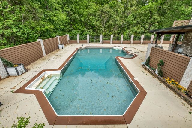 1094 Paradise Dr, Greenbrier, TN 37073