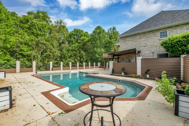 1094 Paradise Dr, Greenbrier, TN 37073