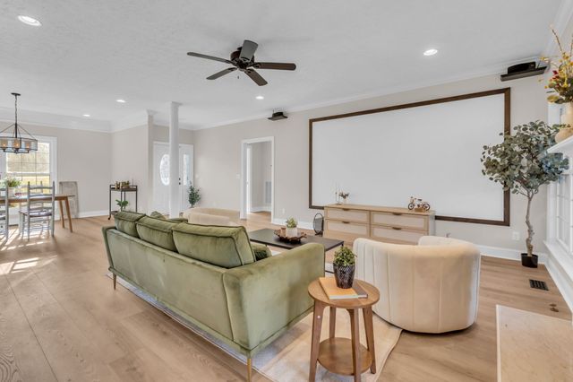 1094 Paradise Dr, Greenbrier, TN 37073