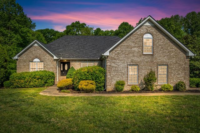 1094 Paradise Dr, Greenbrier, TN 37073