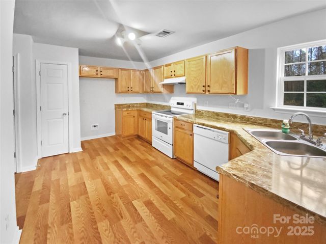 2134 Cindy Creek Lane, Charlotte, NC 28216