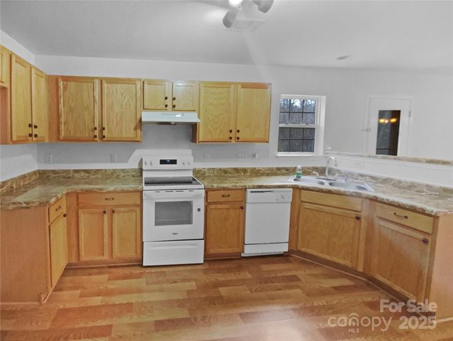 2134 Cindy Creek Lane, Charlotte, NC 28216