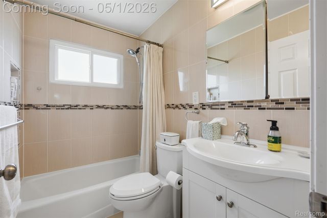 65 W Elmwood Avenue, Clawson, MI 48017