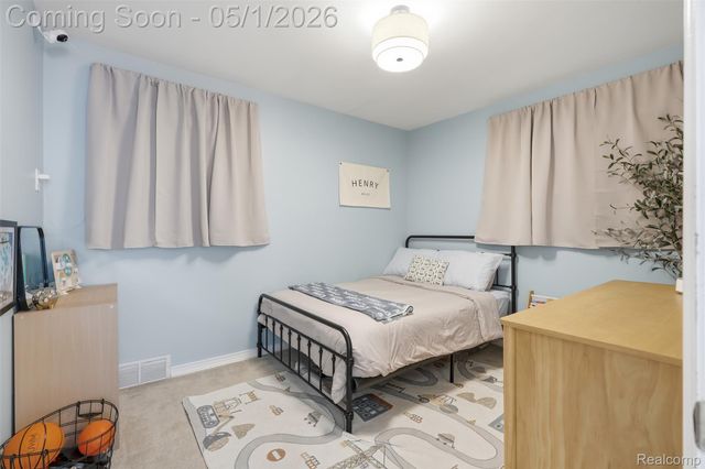 65 W Elmwood Avenue, Clawson, MI 48017